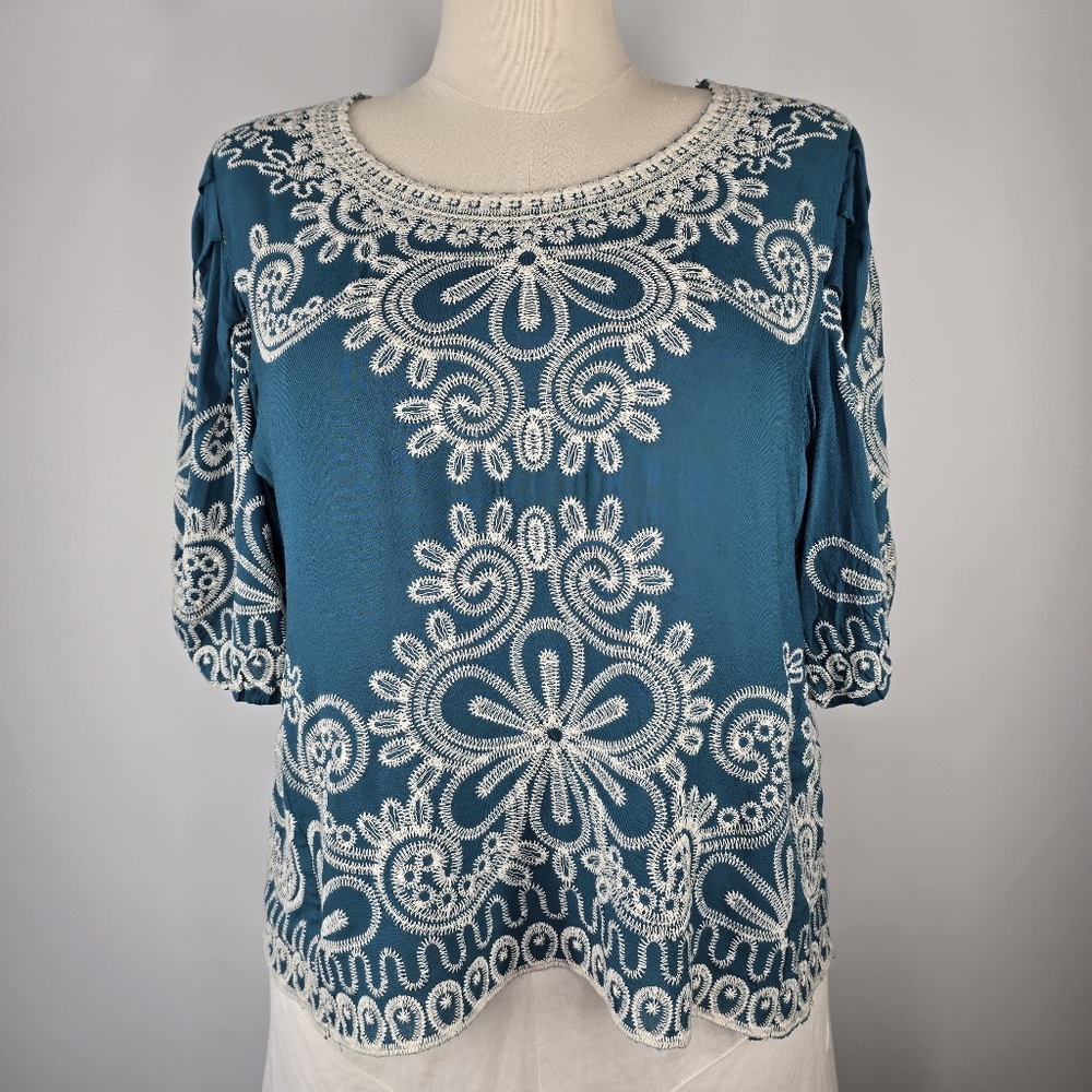 Solitaire Embroidered Peasant Top Teal White Size XL NWT - Picture 2 of 8